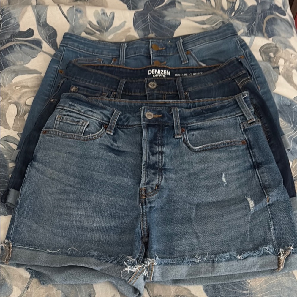 Three pair of jeans shorts. 🩳